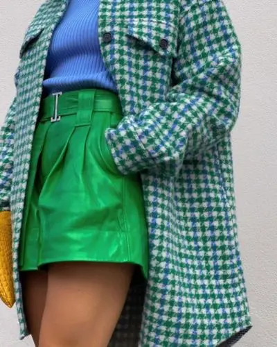 Tendance automne hiver 2022 manteau à carreau vert et bleu mini jupe verte vinyl haut cotelé bleu coton biologique box vetement femme